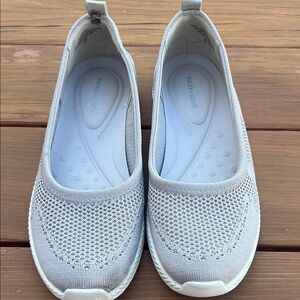 Easy Spirit Gray Flats with Cushioned Sole